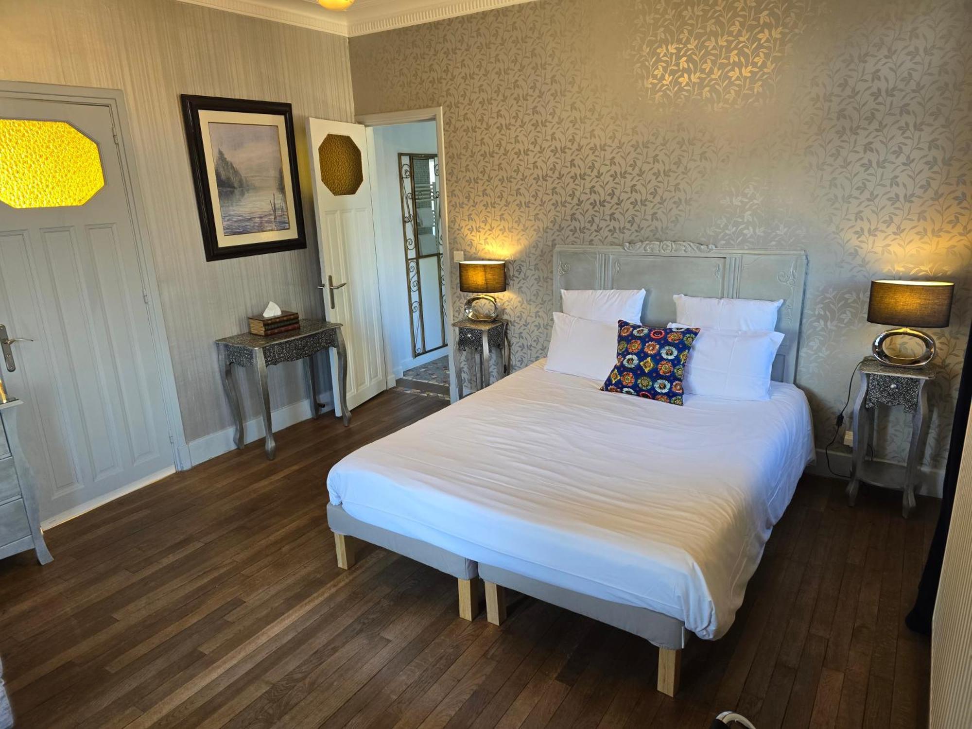 Le Castel Guesthouse Bayeux Oda fotoğraf